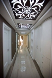 Гардероб за коридор, изработен от МДФ и бяла полиуретанова боя.