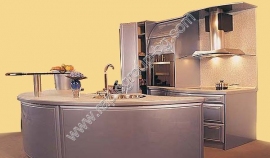 Кухня, изработена от МДФ с боя металик, плот и гръб – термо и водоустойчиви.