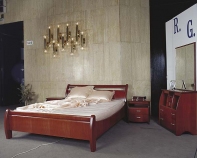 Спалня, изработена от МДФ с естествен фурнир бук и байц череша.